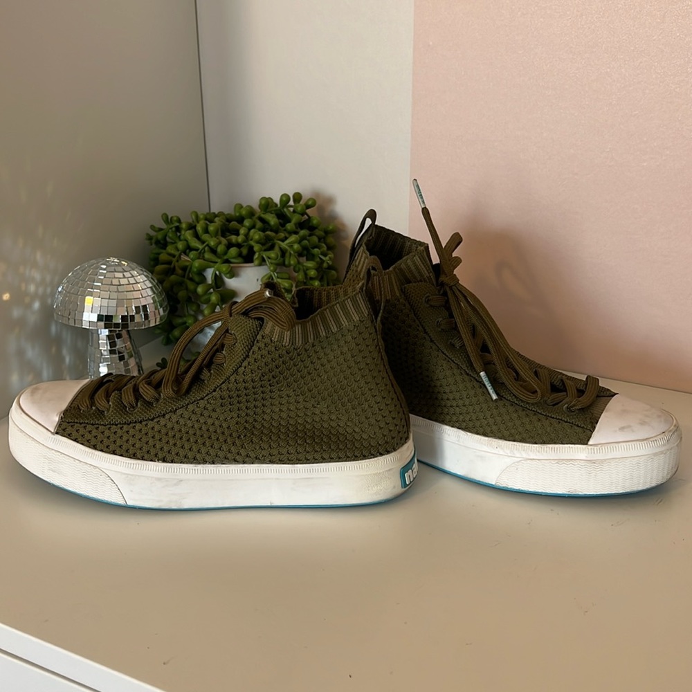 Native high tops - olive green fabric size 5